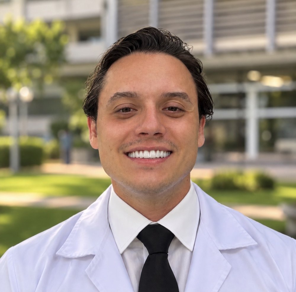Dr. Evandro Cianflone, cirurgião geral, de jaleco branco